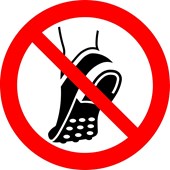 Interdit aux chaussures à clous métalliques