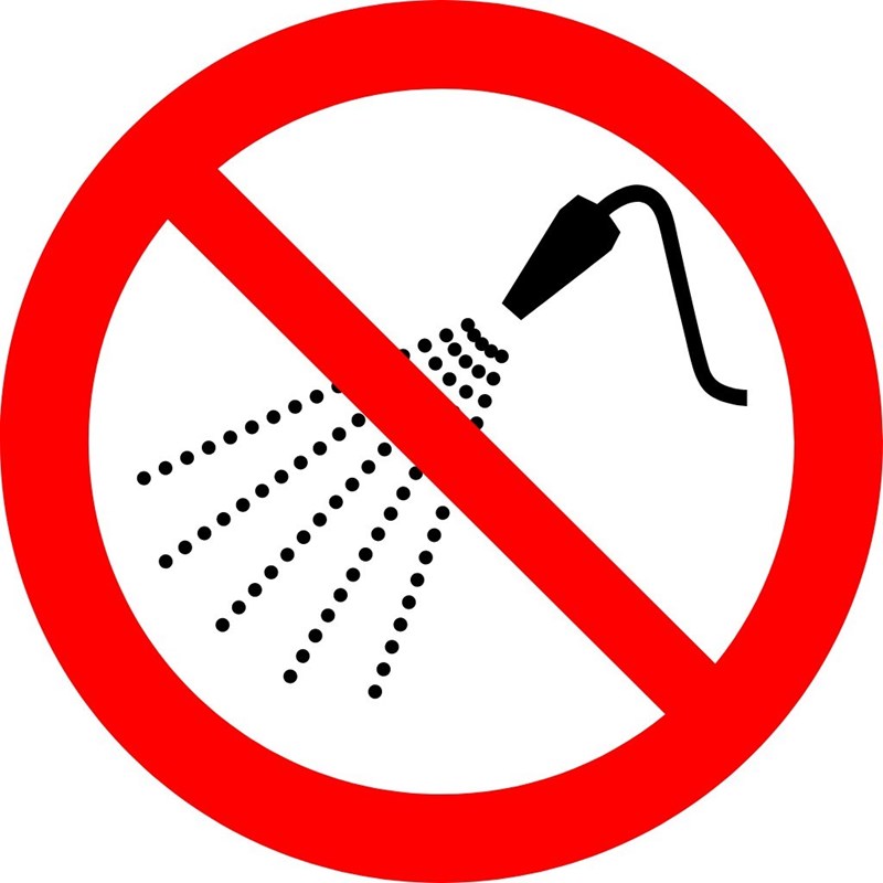 Larangan menyemprotkan air